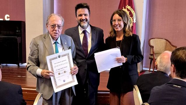 Diego Murillo recibe o diploma do Liceo Casino Diego Murillo recibe o diploma do Liceo Casino