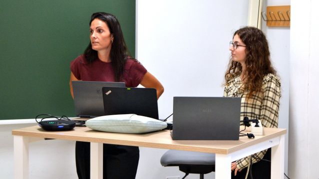 Xana Álvarez, á esquerda, é a coordinadora deste proxecto
