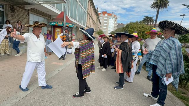 Los compañeros de trabajo despiden a Isidro con mariachis el día de su jubilación Los compañeros de trabajo despiden a Isidro con mariachis el día de su jubilación