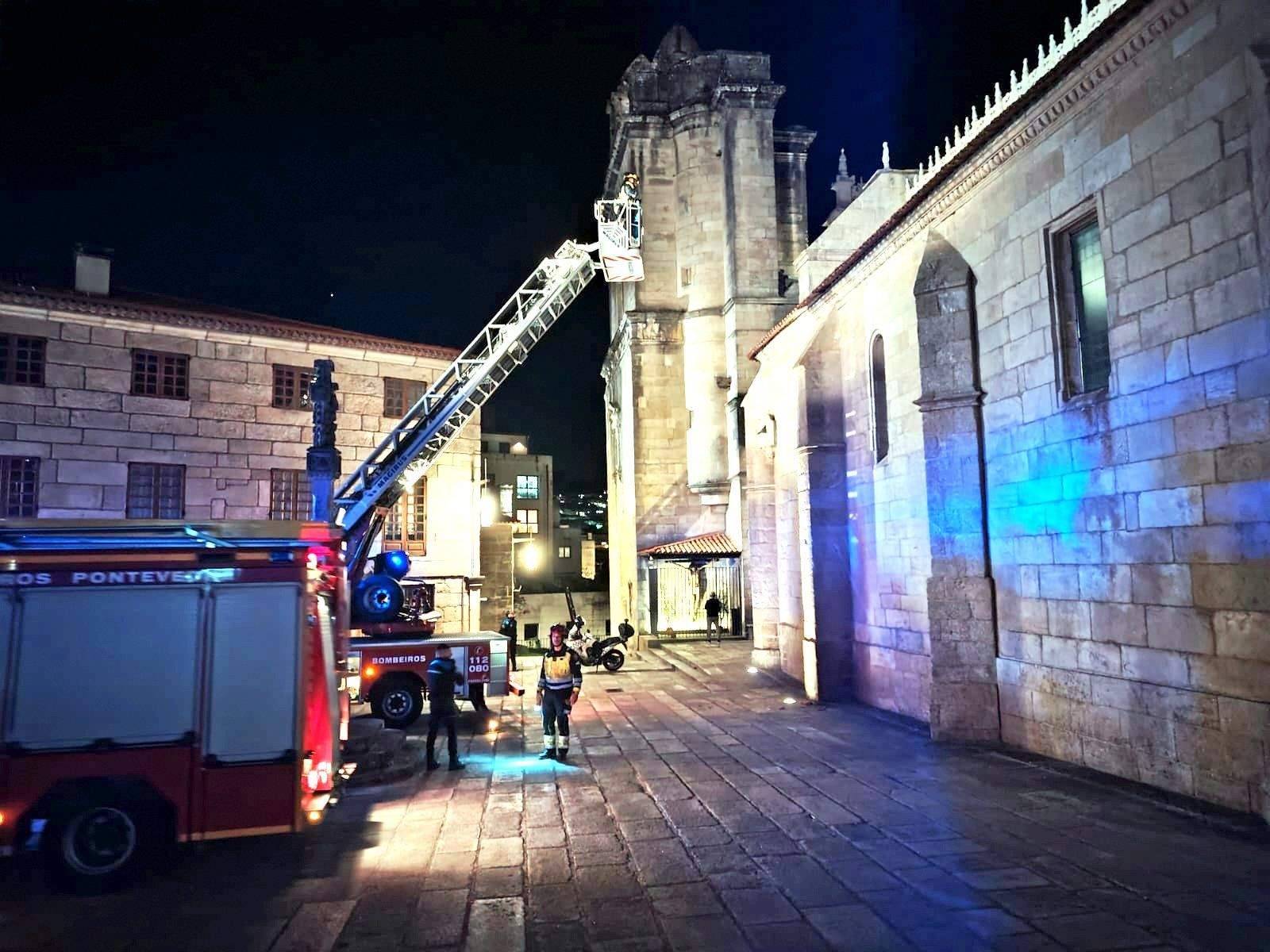 Los bomberos de Pontevedra en Santa María Los bomberos de Pontevedra en Santa María