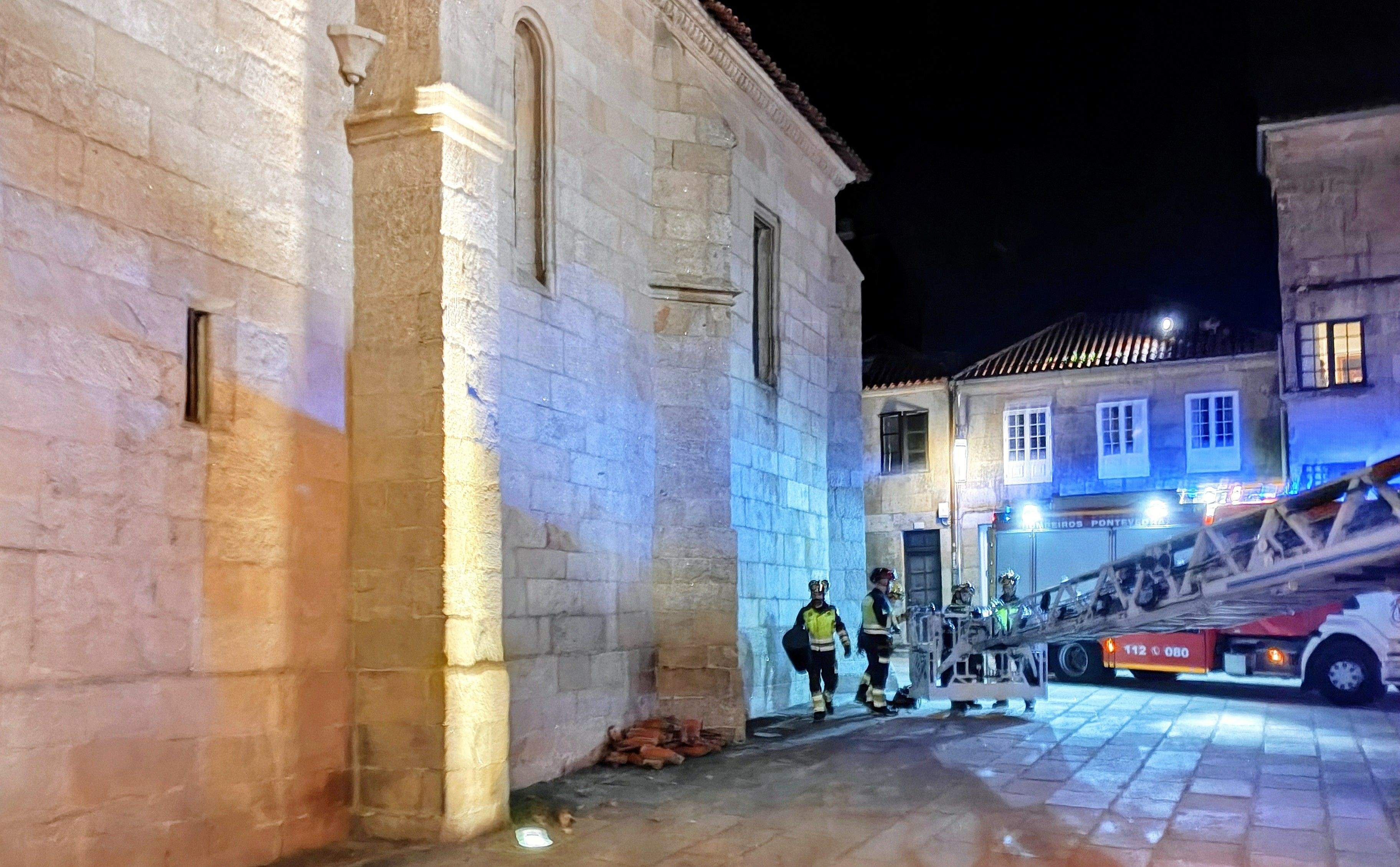 Tejas retiradas de la cubierta de Santa María Tejas retiradas de la cubierta de Santa María