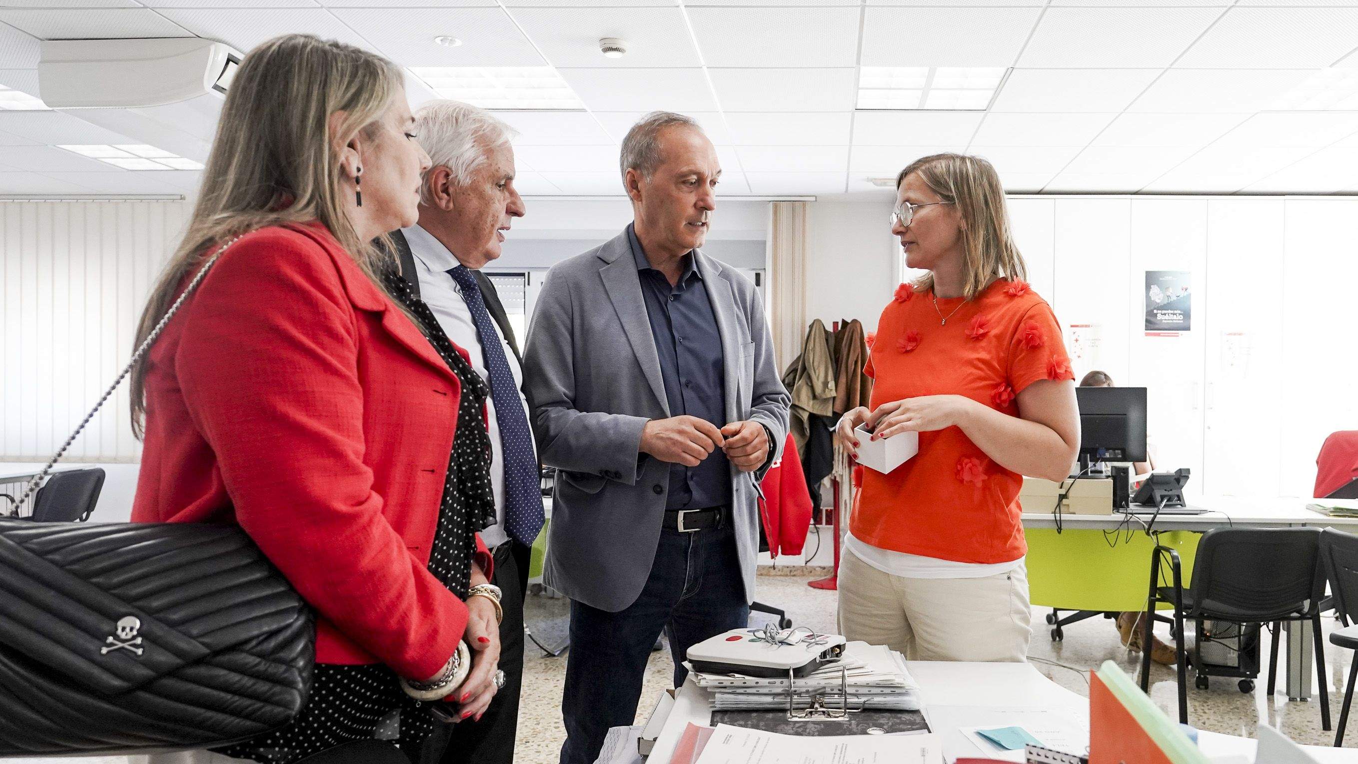 Visita institucional da Xunta as instalacións da Cruz Roja