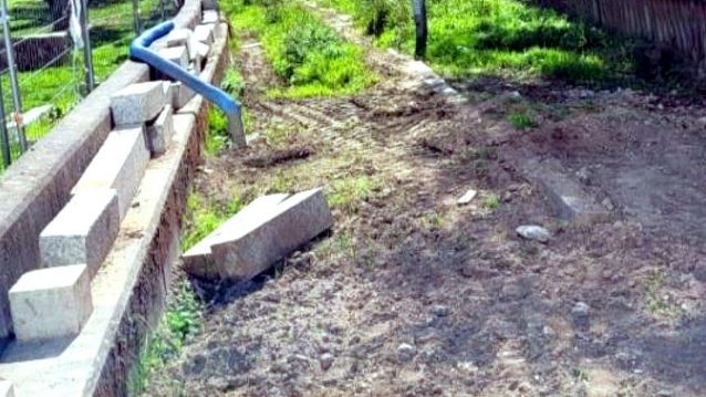 Estado da senda do río Lameira tras tres anos en obras Estado da senda do río Lameira tras tres anos en obras
