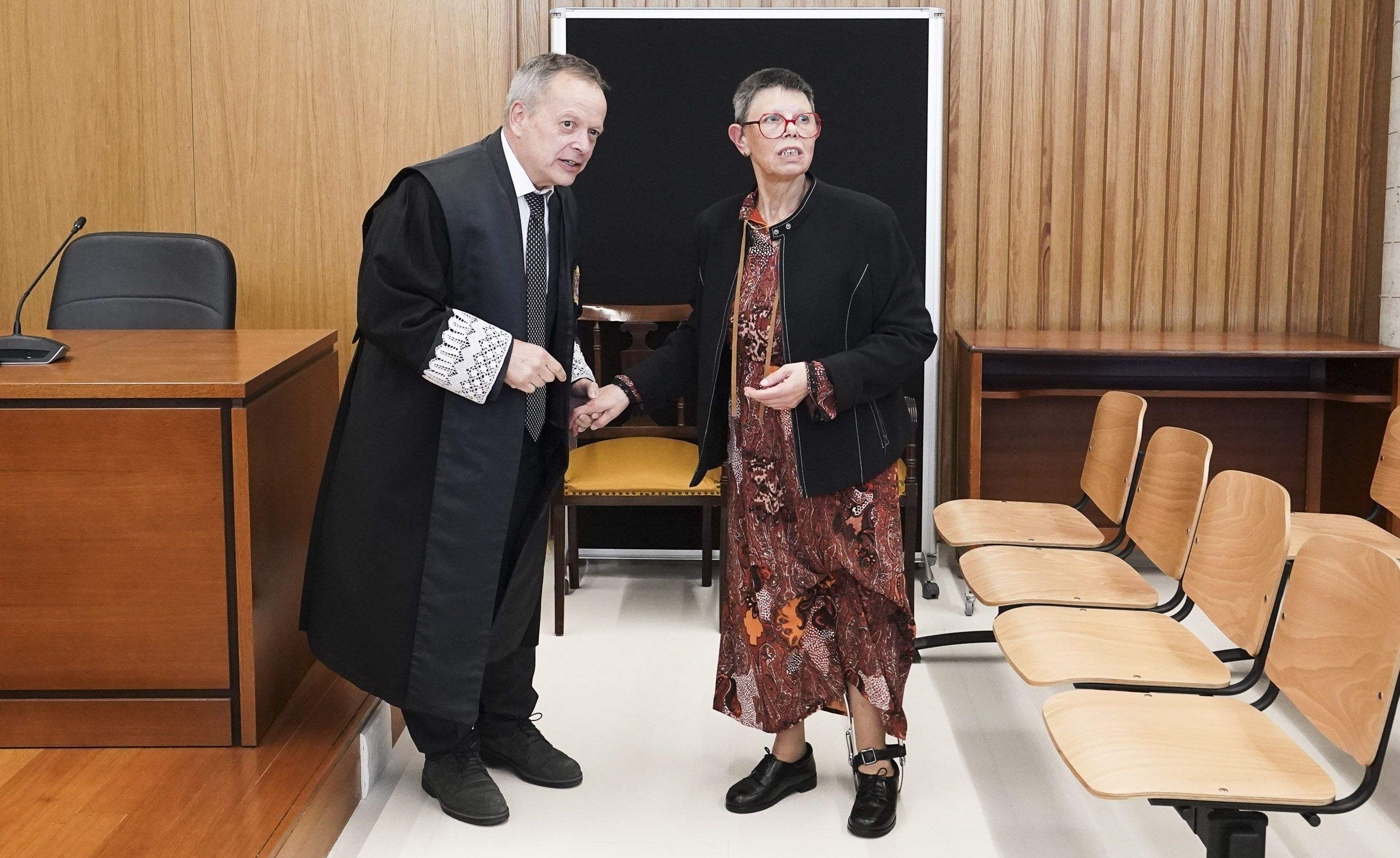 Acto oficial de entrega la declaración
de herederos de Castelao al Archivo Histórico Acto oficial de entrega la declaración
de herederos de Castelao al Archivo Histórico