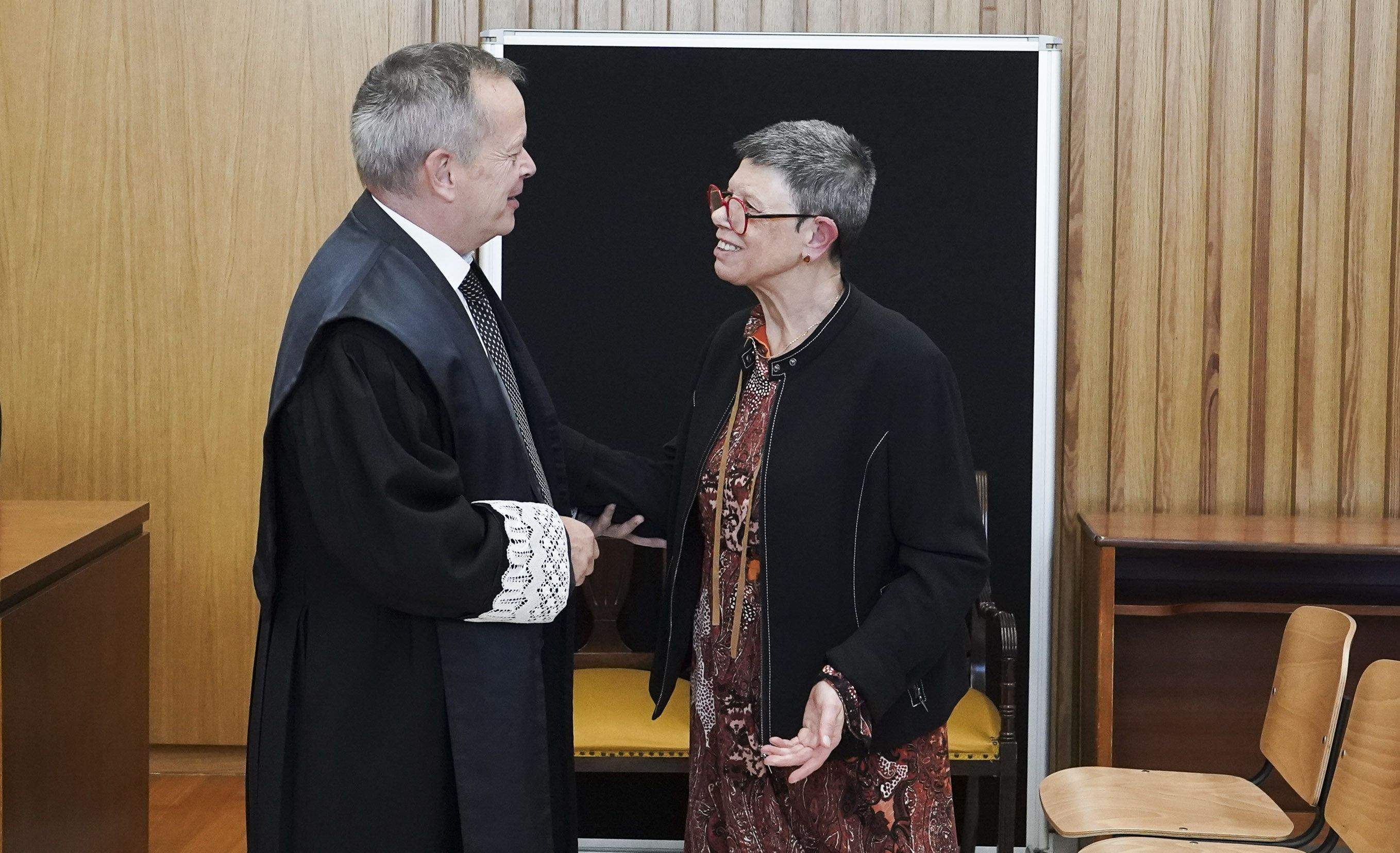 Acto oficial de entrega la declaración
de herederos de Castelao al Archivo Histórico Acto oficial de entrega la declaración
de herederos de Castelao al Archivo Histórico