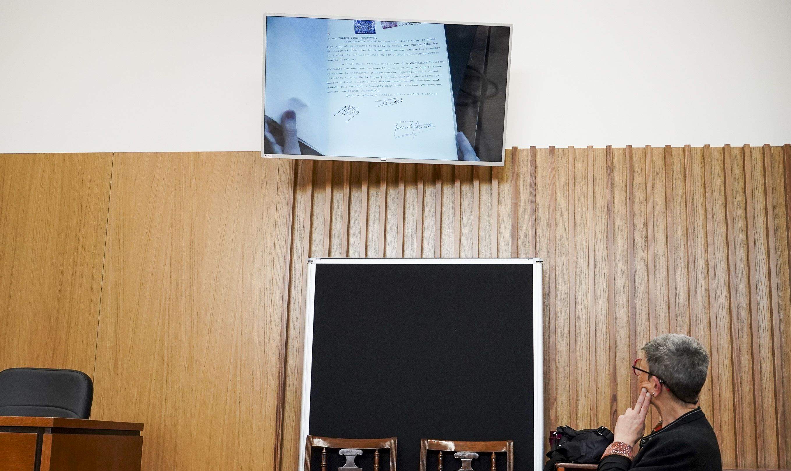 Acto oficial de entrega la declaración
de herederos de Castelao al Archivo Histórico Acto oficial de entrega la declaración
de herederos de Castelao al Archivo Histórico