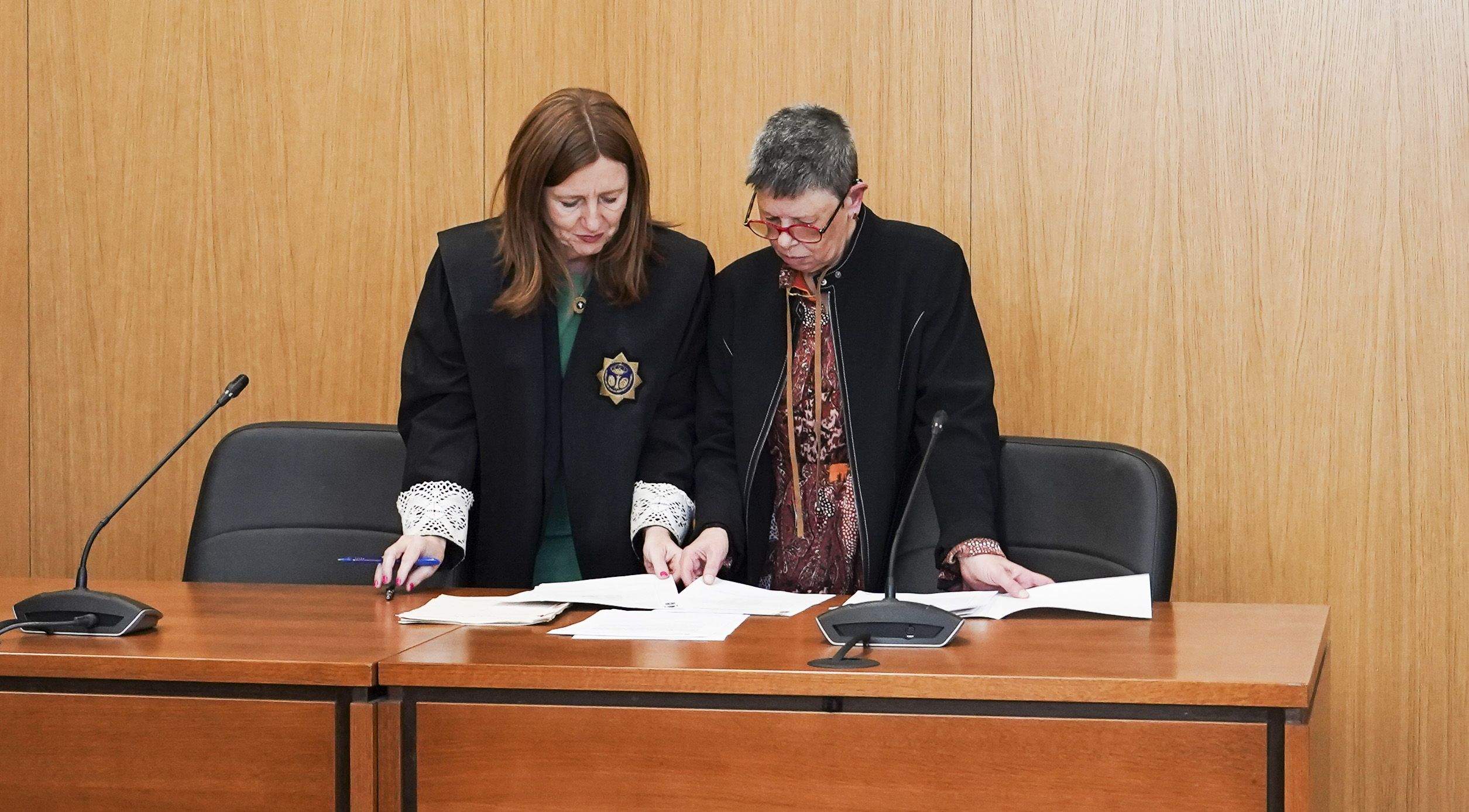 Acto oficial de entrega la declaración
de herederos de Castelao al Archivo Histórico Acto oficial de entrega la declaración
de herederos de Castelao al Archivo Histórico