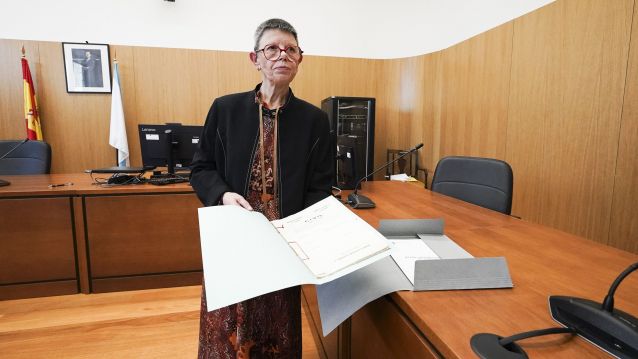 Acto oficial de entrega a declaración
de herdeiros de Castelao ao Arquivo Histórico Acto oficial de entrega a declaración
de herdeiros de Castelao ao Arquivo Histórico