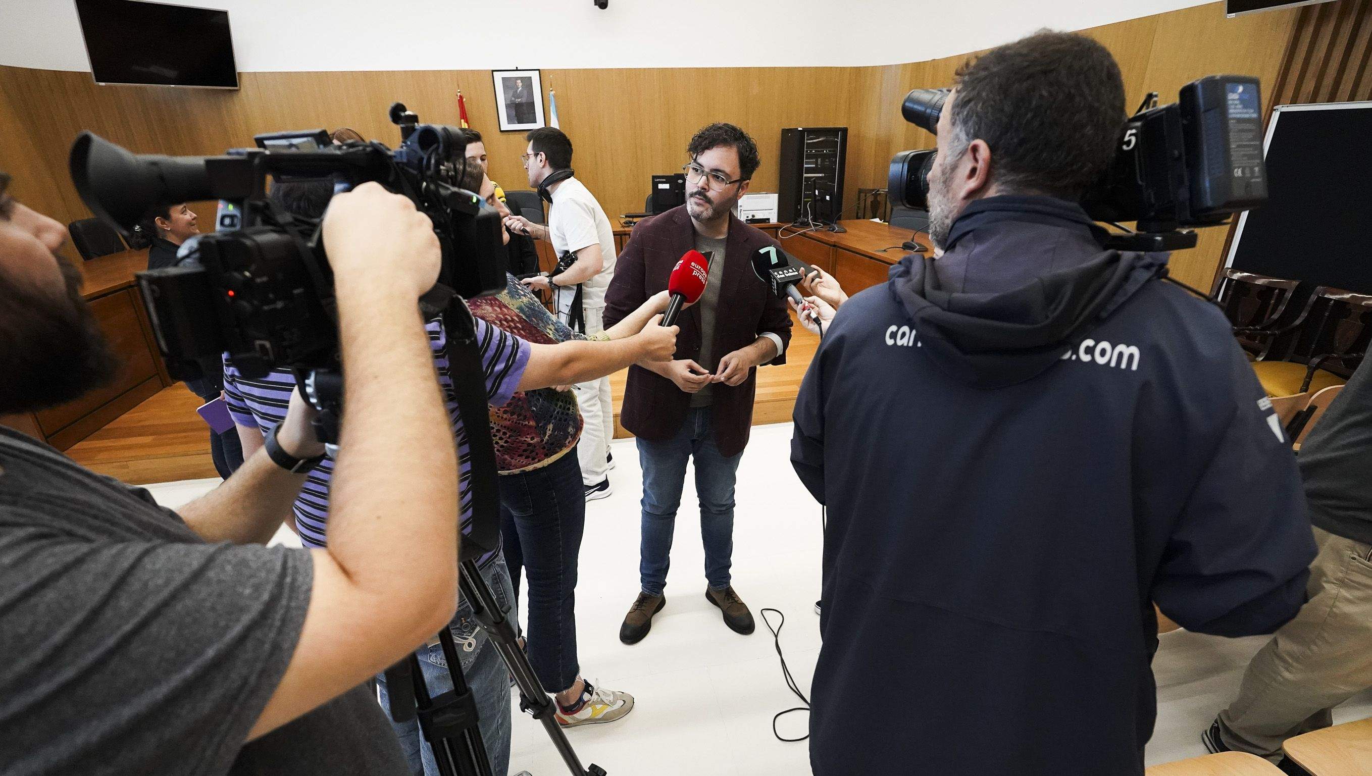 Acto oficial de entrega la declaración
de herederos de Castelao al Archivo Histórico Acto oficial de entrega la declaración
de herederos de Castelao al Archivo Histórico