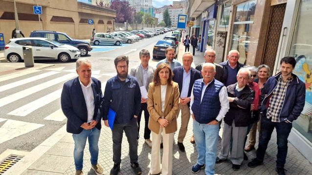 A conselleira Ángeles Vázquez con veciñanza de Fernando Olmedo A conselleira Ángeles Vázquez con veciñanza de Fernando Olmedo