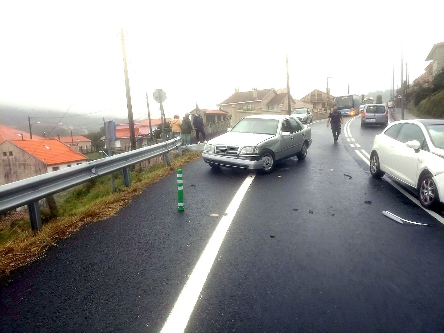 Accidente entre dos turismos en la zona de Areas en Sanxenxo