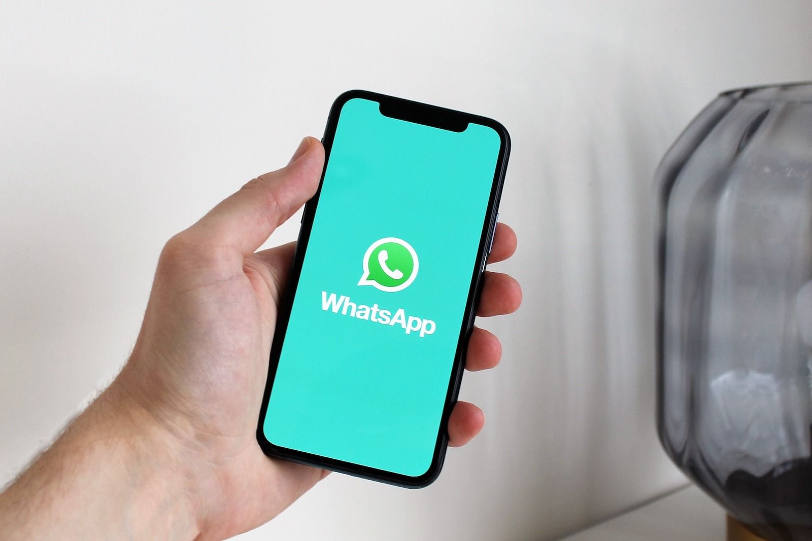 Abrindo WhatsApp nun teléfono