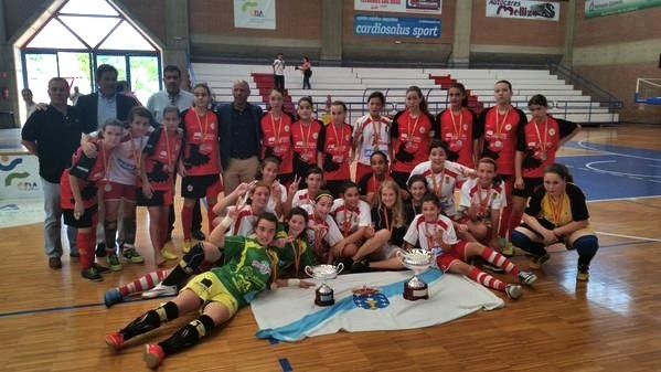 Equipo infantil feminino do Poio FS tras proclamarse campión de España 2015 en Alcantarilla