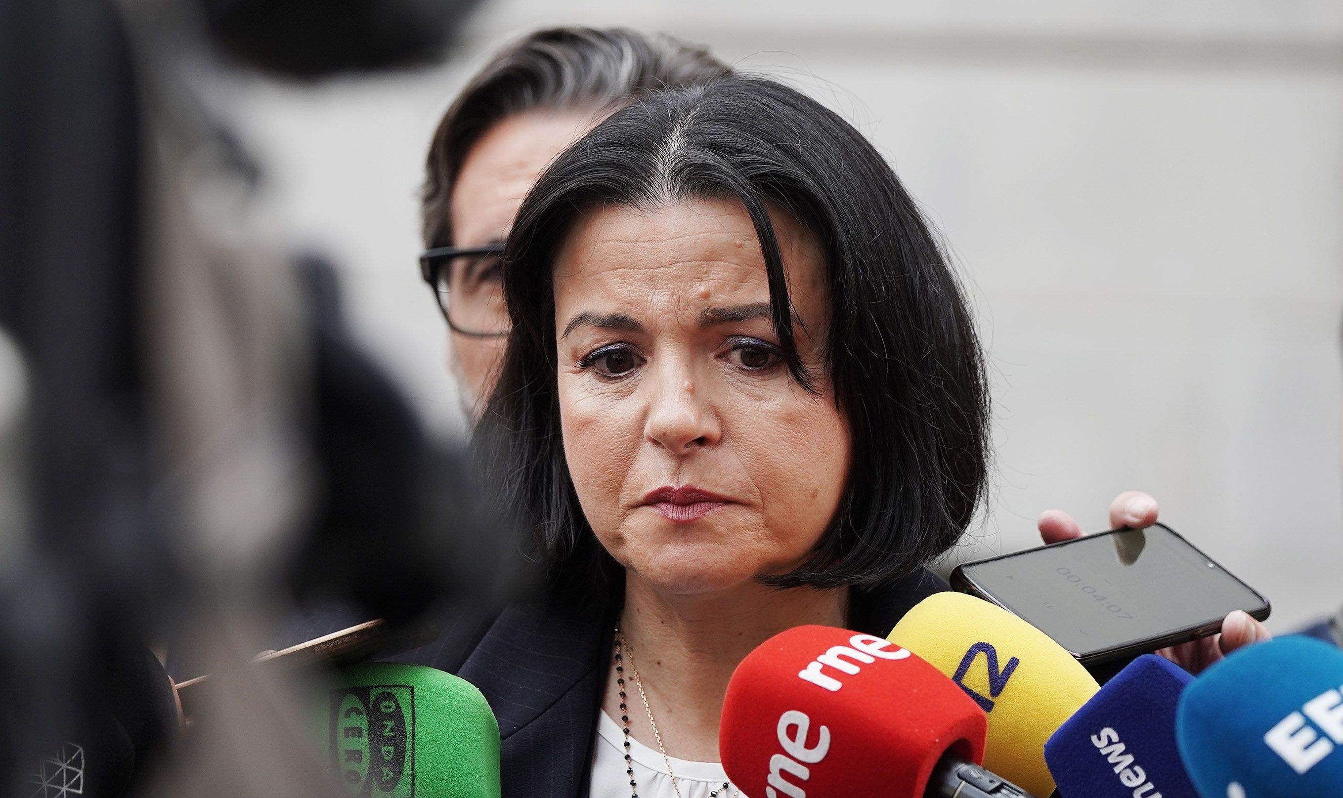 María José de Pazo y los abogados de las familias del Villa de Pitanxo, ante los medios María José de Pazo y los abogados de las familias del Villa de Pitanxo, ante los medios