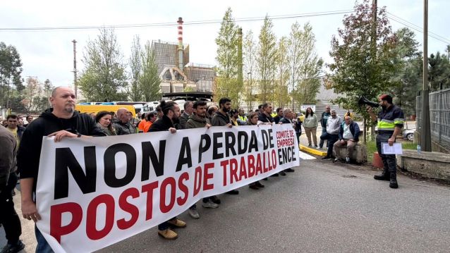 Concentración de persoal de Ence diante da fábrica