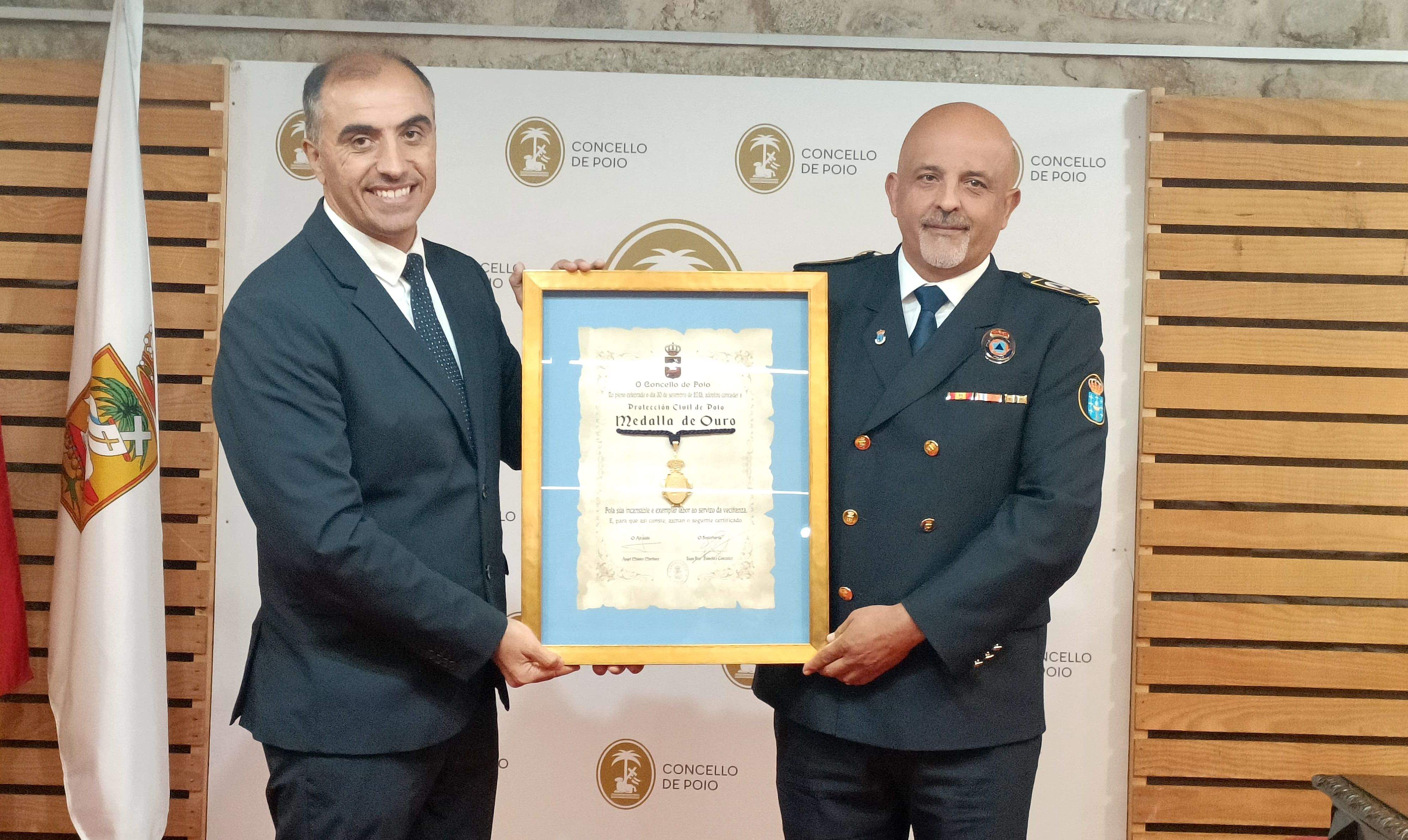 Entrega de la Medalla de Ouro de Poio a Protección Civil