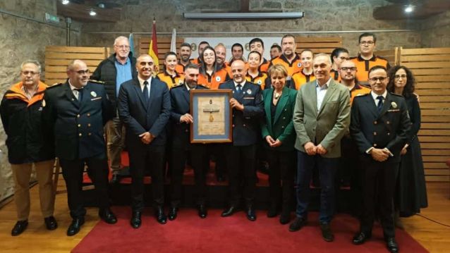 Entrega de la Medalla de Ouro de Poio a Protección Civil Entrega de la Medalla de Ouro de Poio a Protección Civil