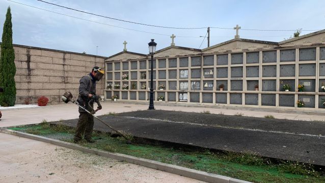 Puesta a punto en los cementerios municipales de Ribadumia