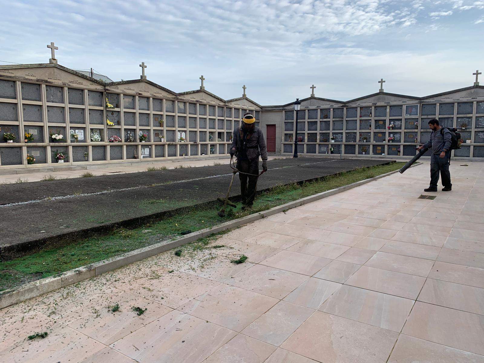 Puesta a punto en los cementerios municipales de Ribadumia