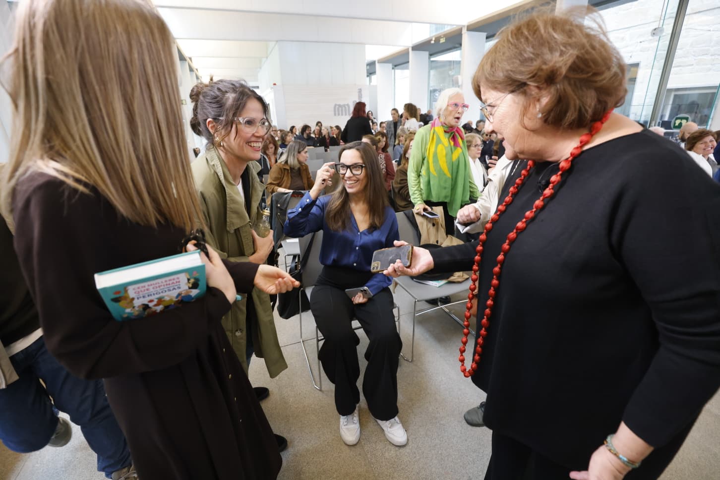 Presentación de 'Cen mulleres que opinan, un diario de opinións perigosas'