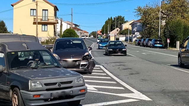 Accidente na N 550 onde a veciñanza reclama unha rotonda