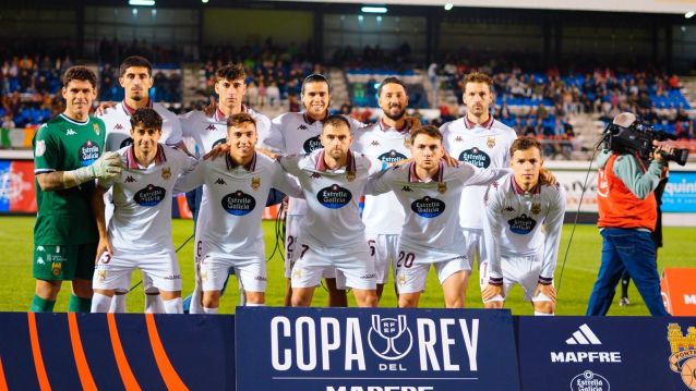 Once inicial del Pontevedra contra la UD Ourense en la Copa del Rey Once inicial del Pontevedra contra la UD Ourense en la Copa del Rey