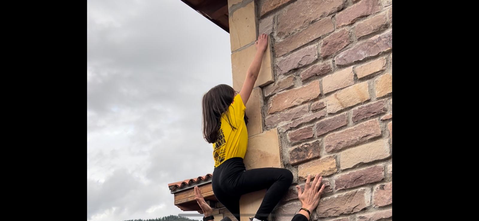 Gala Teijeira, en la Copa de Escalada Urbana de Potes