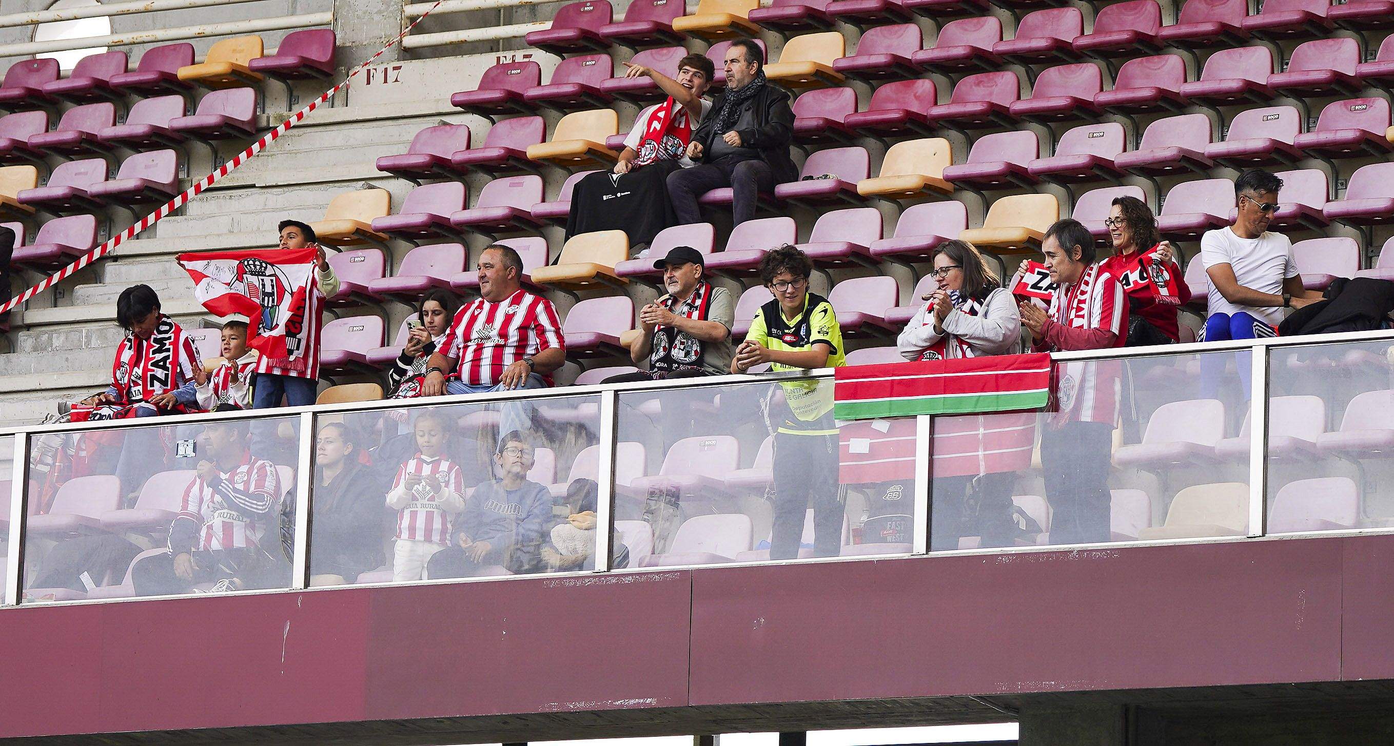 Partido entre Pontevedra CF y Zamora en Pasarón Partido entre Pontevedra CF y Zamora en Pasarón
