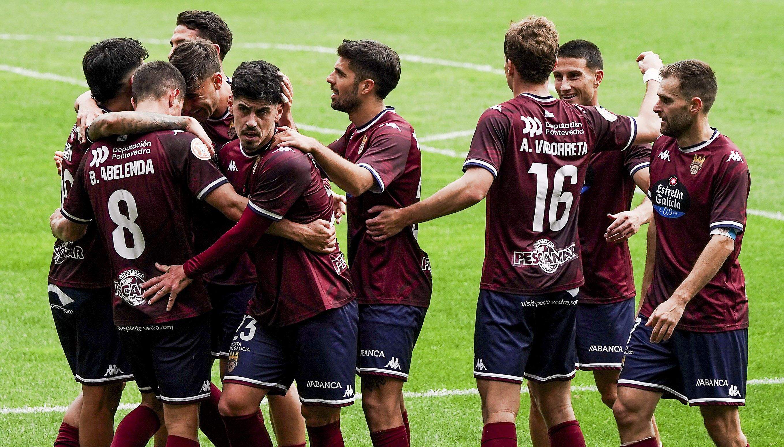 Partido entre Pontevedra CF y Zamora en Pasarón