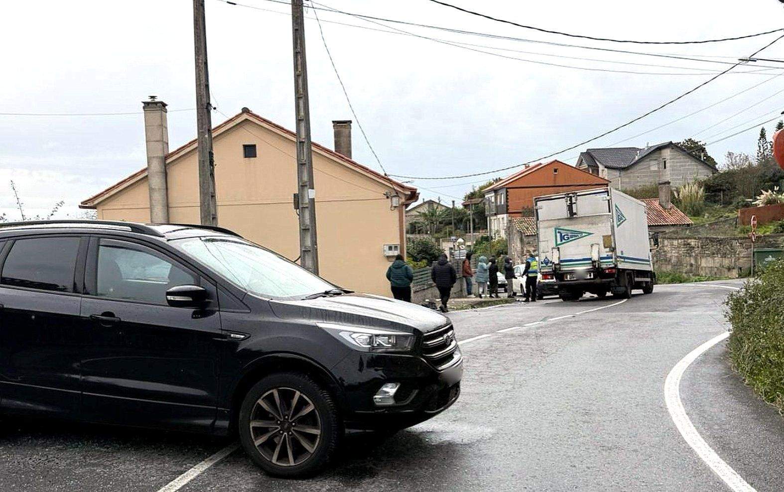 Accidente entre tres vehículos en Adina