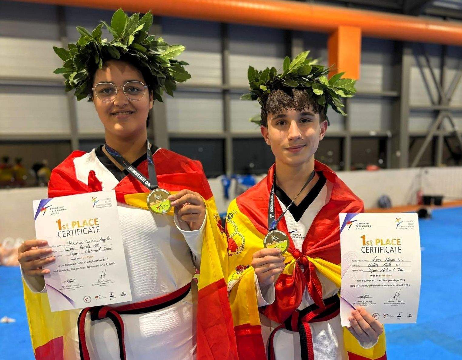 Ángela Balado (izquierda) tras proclamarse campeona de Europa cadete