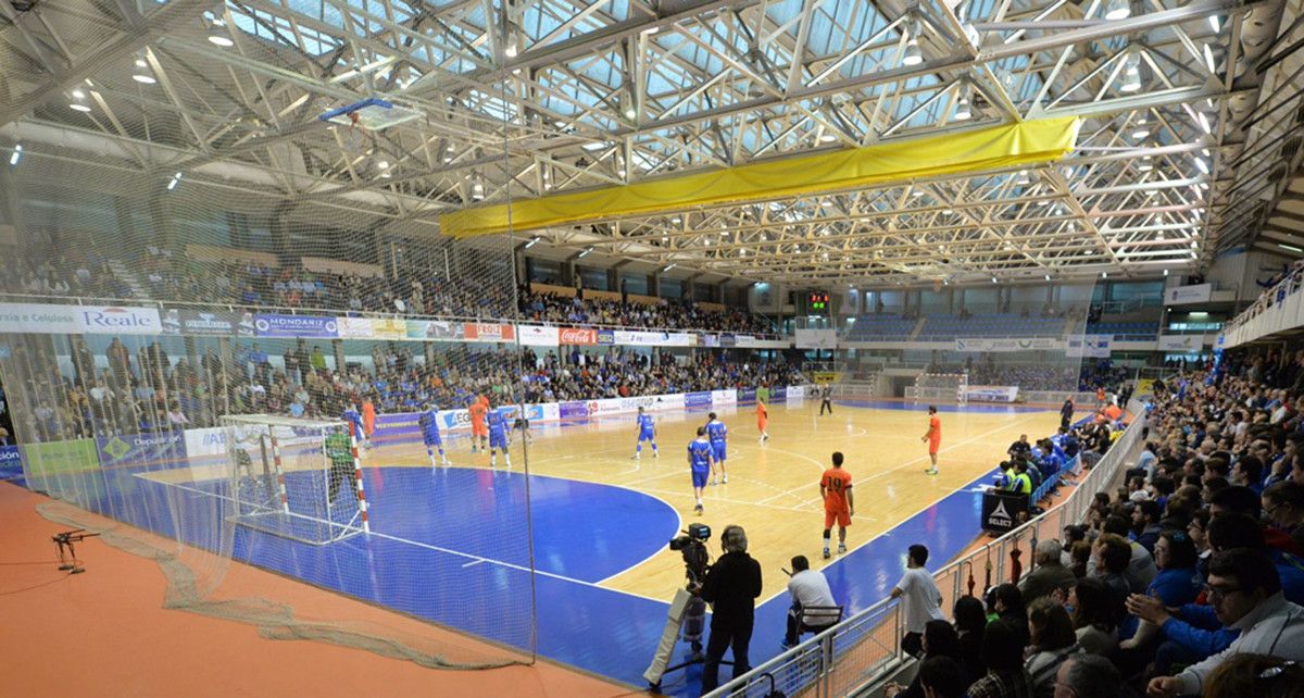 Pavillón Municipal dos Deportes durante un partido do Teucro