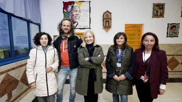 Equipo técnico do módulo 13 do centro penitenciario de A Lama, coa directora e as traballadoras da Xunta