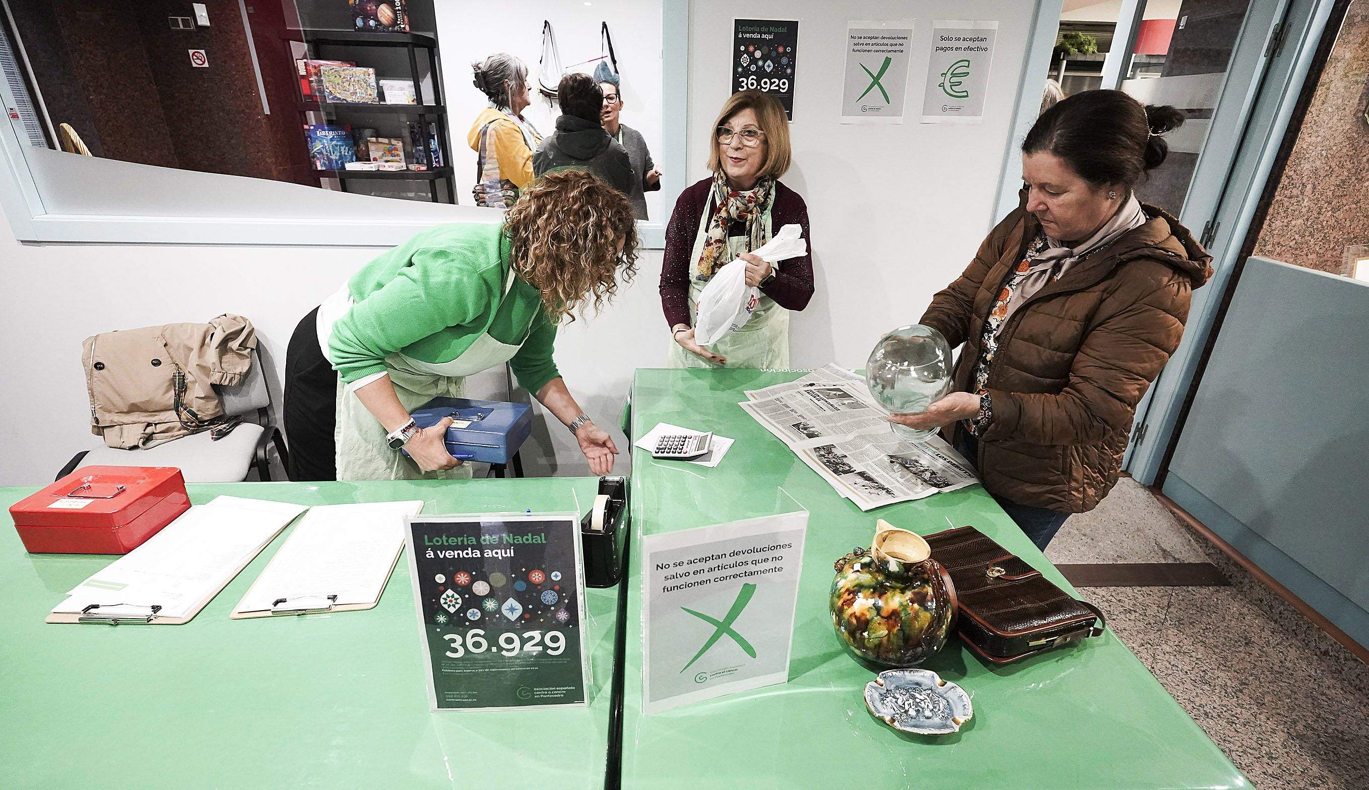 32 rastrillo solidario da AECC en Pontevedra
