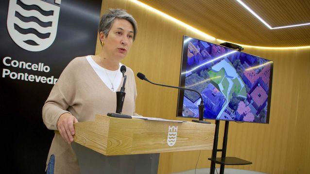 Eva Vilaverde, con el proyecto del pabellón de Monte Porreiro Eva Vilaverde, con el proyecto del pabellón de Monte Porreiro