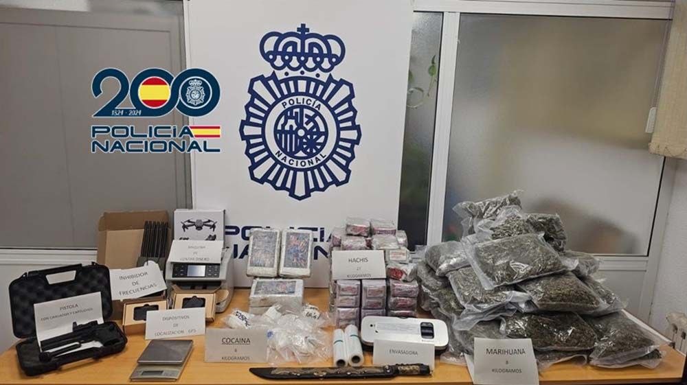 Droga e efectos intervidos na operación Logan en Cambados