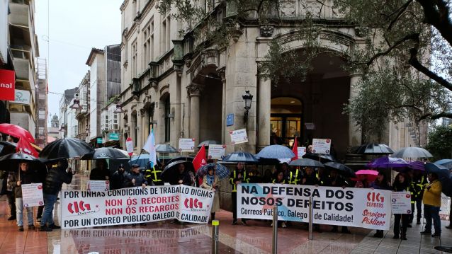 Protesta de persoal de Correos diante da oficina da rúa Oliva Protesta de persoal de Correos diante da oficina da rúa Oliva