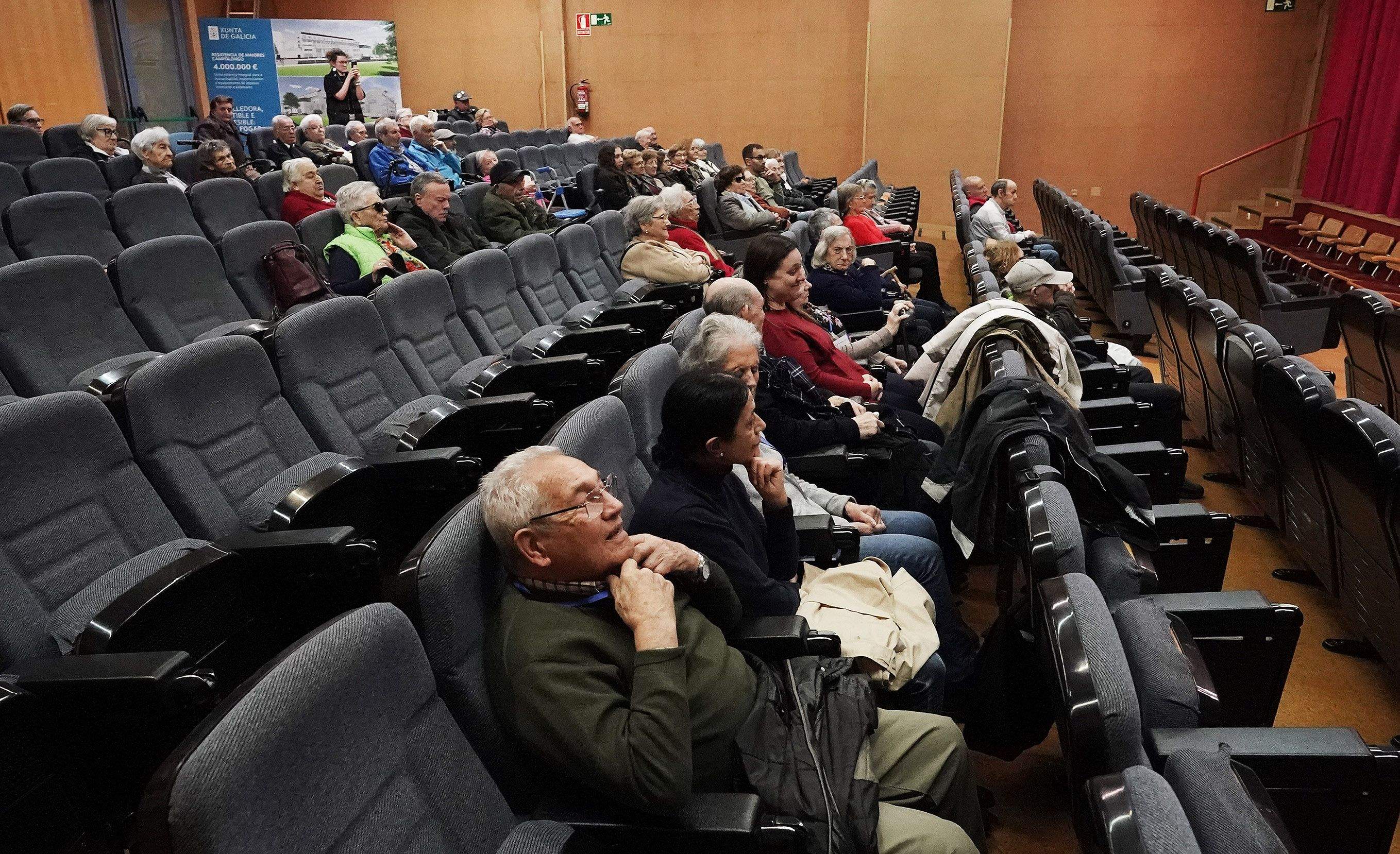 Espectáculo 'O Novo' en la residencia de mayores de Campolongo
