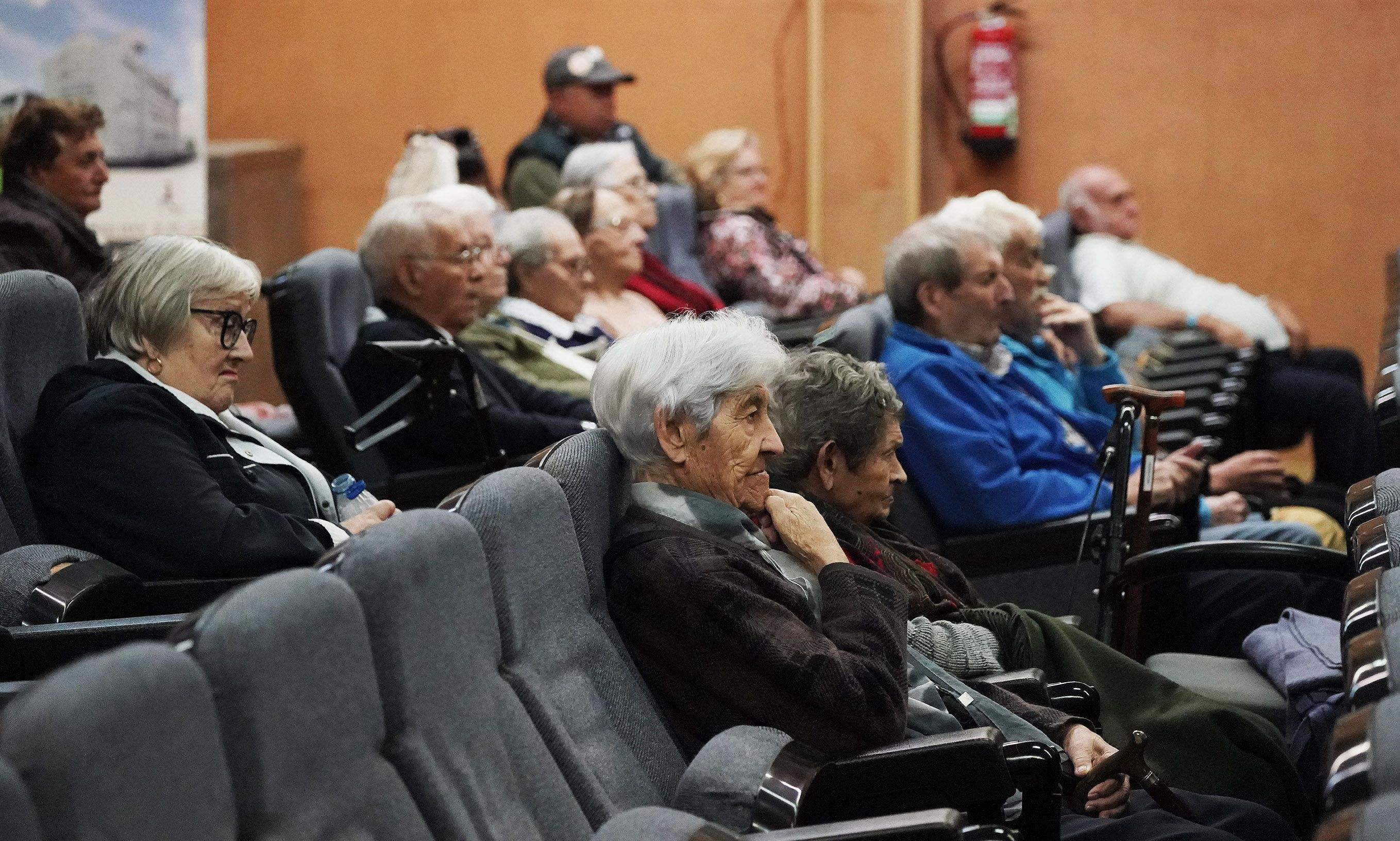 Espectáculo 'O Novo' en la residencia de mayores de Campolongo