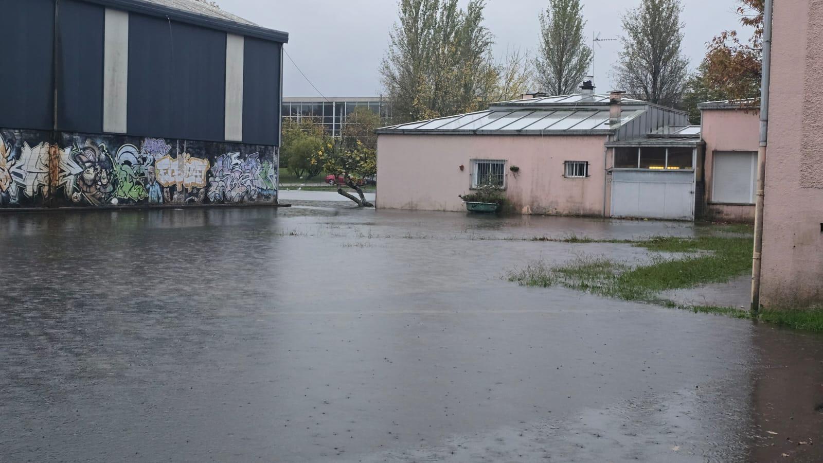 Inundaciones en el CEIP A Xunqueira 1 el 14 de noviembre 