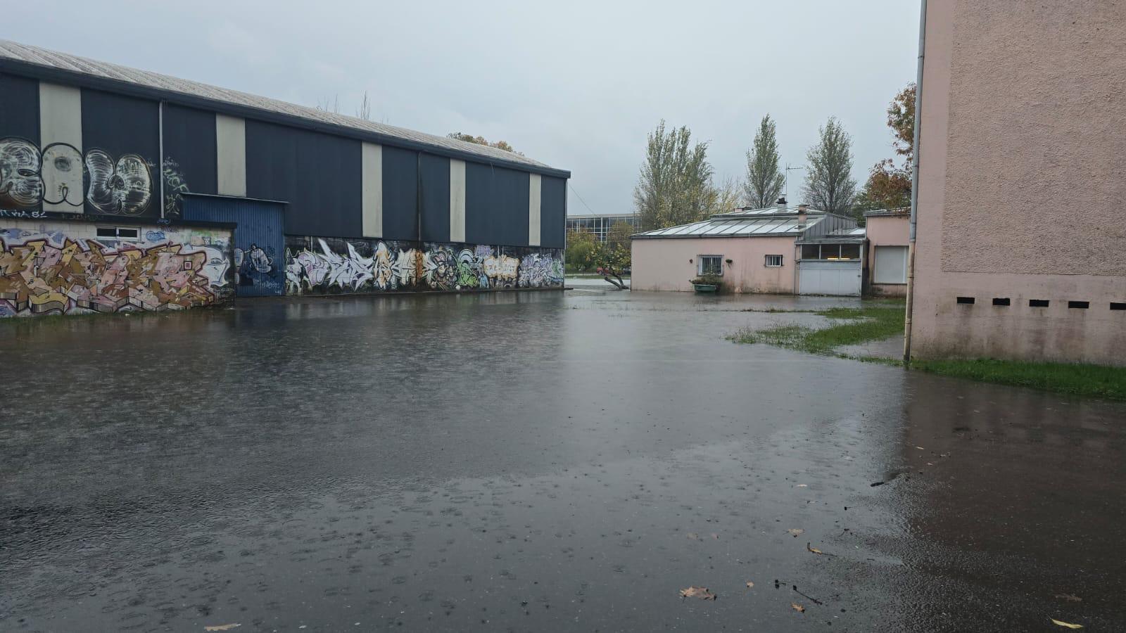 Inundaciones en el CEIP A Xunqueira 1 el 14 de noviembre 
