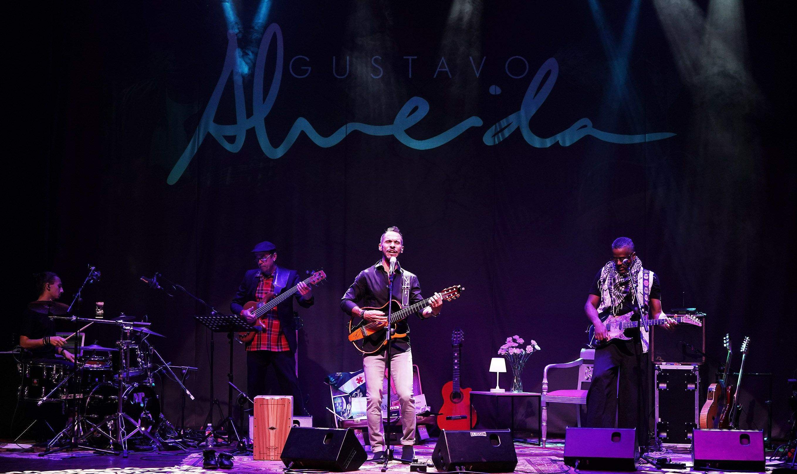 Gustavo Almeida reinterpreta su primer disco, veinte años después, en el Principal Gustavo Almeida reinterpreta su primer disco, veinte años después, en el Principal