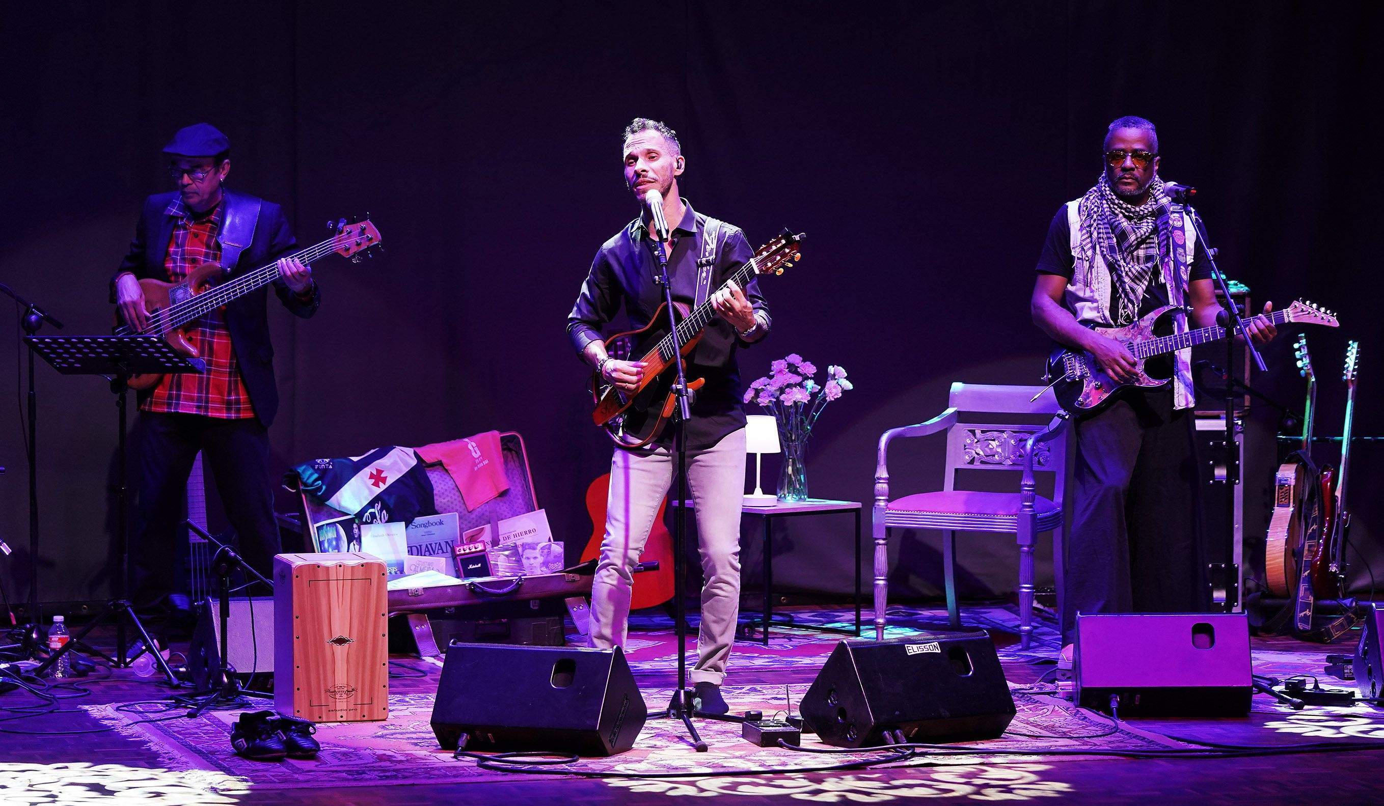Gustavo Almeida reinterpreta su primer disco, veinte años después, en el Principal Gustavo Almeida reinterpreta su primer disco, veinte años después, en el Principal