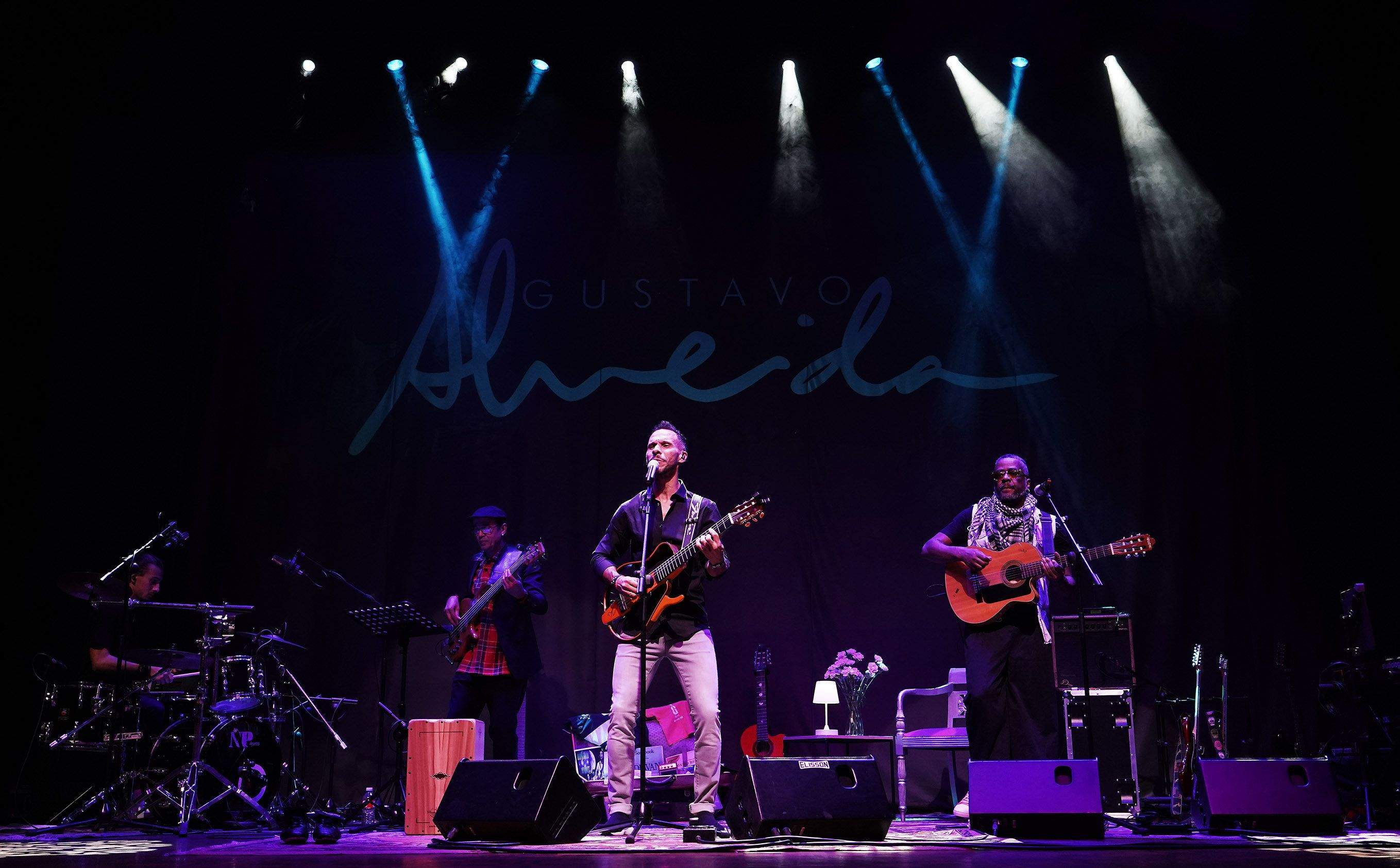 Gustavo Almeida reinterpreta su primer disco, veinte años después, en el Principal Gustavo Almeida reinterpreta su primer disco, veinte años después, en el Principal
