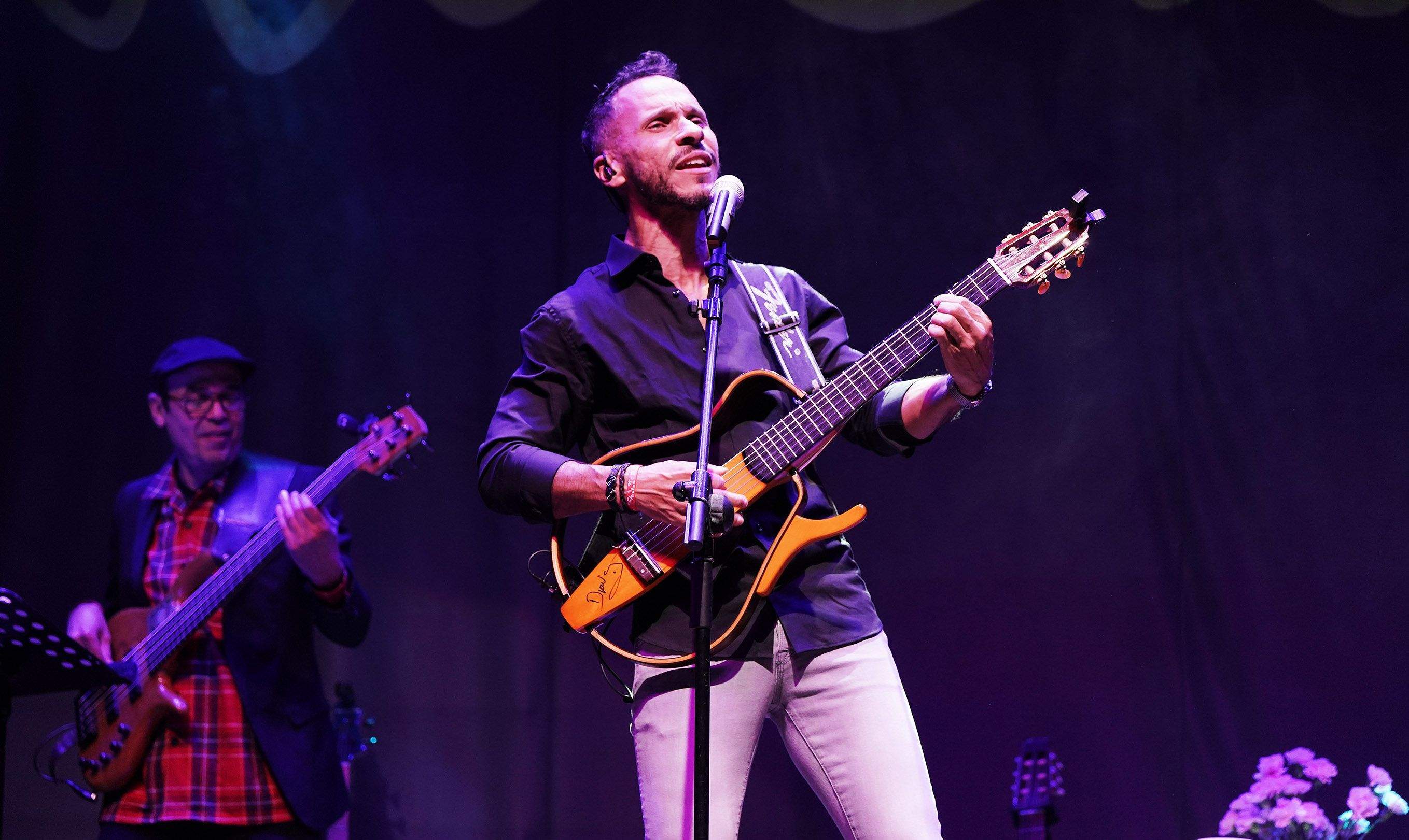 Gustavo Almeida reinterpreta su primer disco, veinte años después, en el Principal Gustavo Almeida reinterpreta su primer disco, veinte años después, en el Principal
