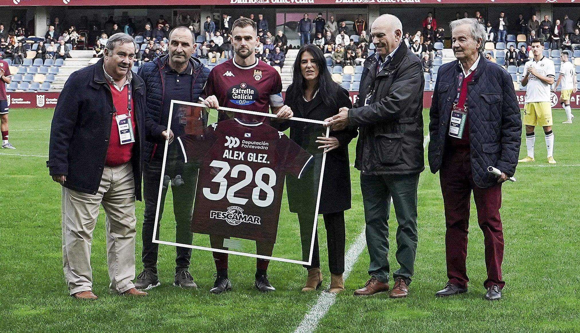 Partido entre Pontevedra CF y Mérida en Pasarón