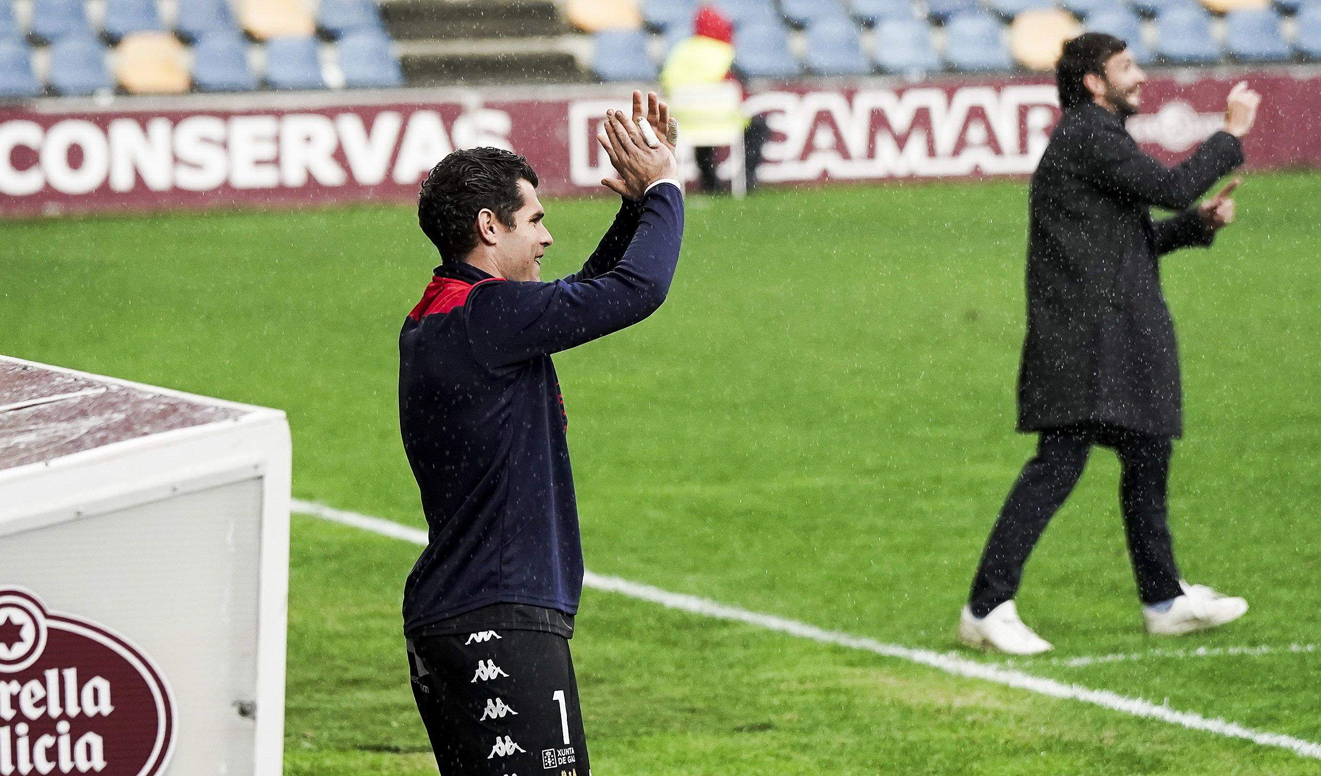 Partido entre Pontevedra CF y Mérida en Pasarón