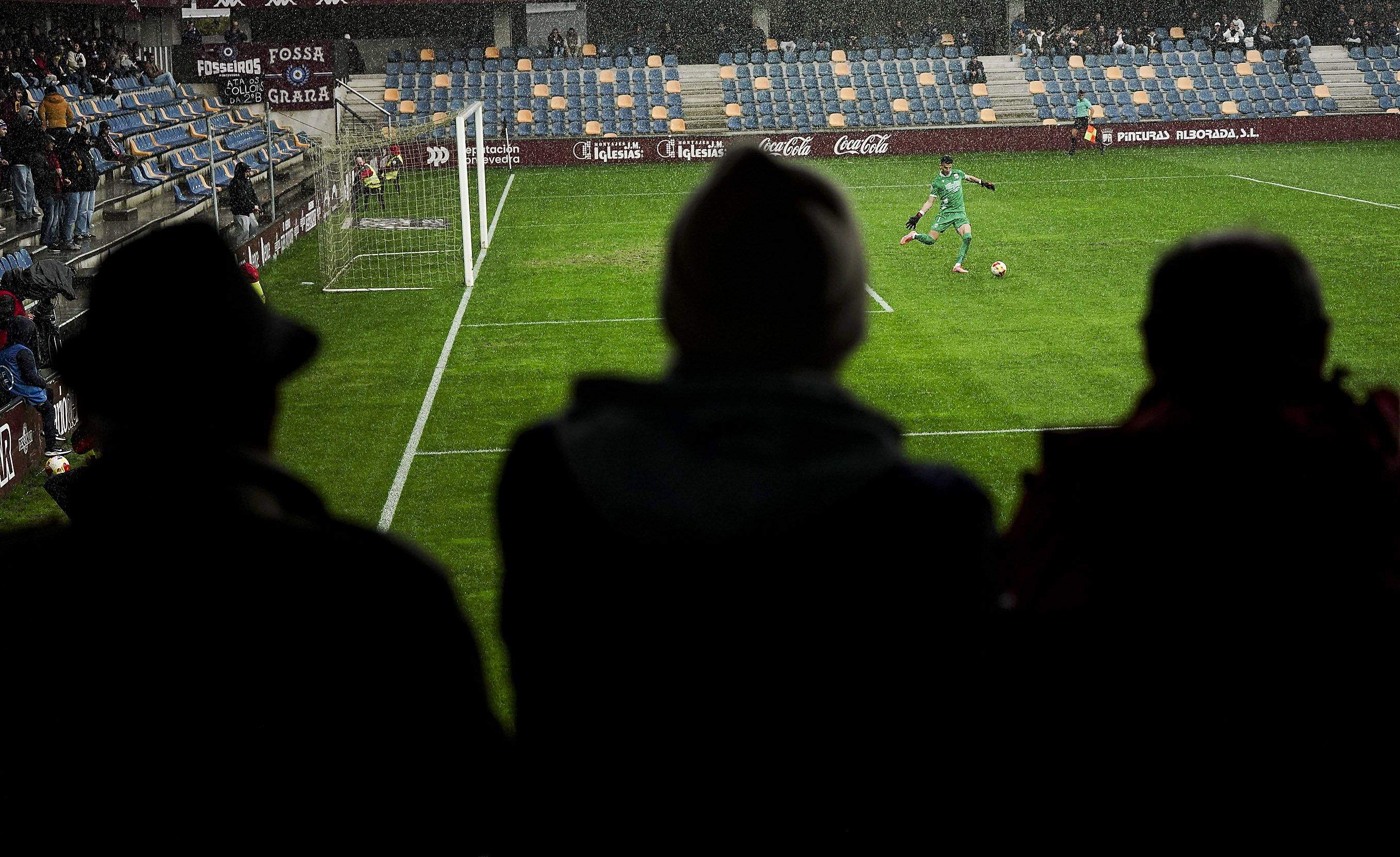 Partido entre Pontevedra CF y Mérida en Pasarón