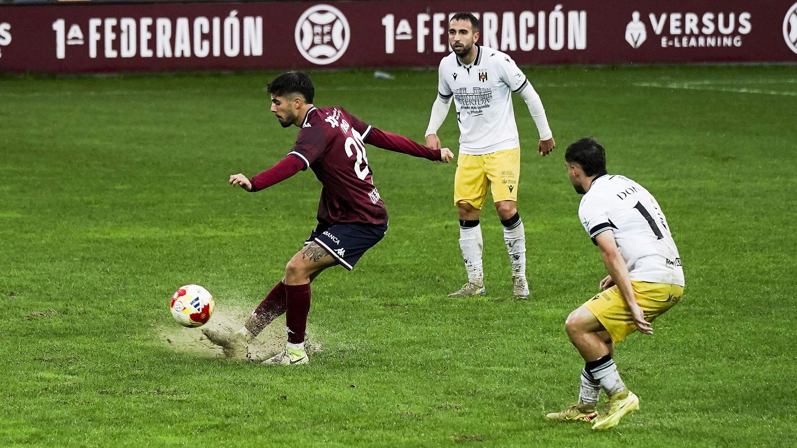 Tiago, en el partido entre Pontevedra CF y Mérida en Pasarón