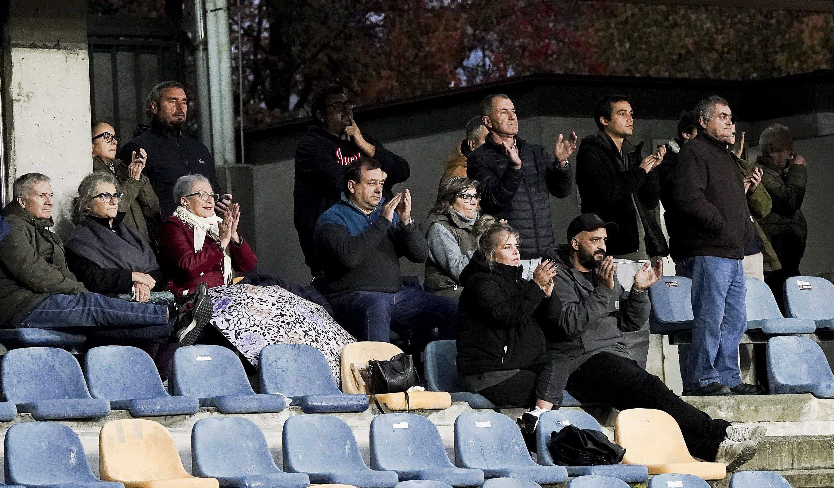 Partido entre Pontevedra CF y Mérida en Pasarón